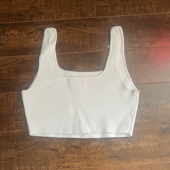 aritzia babaton cropped white ribbed tank top - Picture 2 of 4